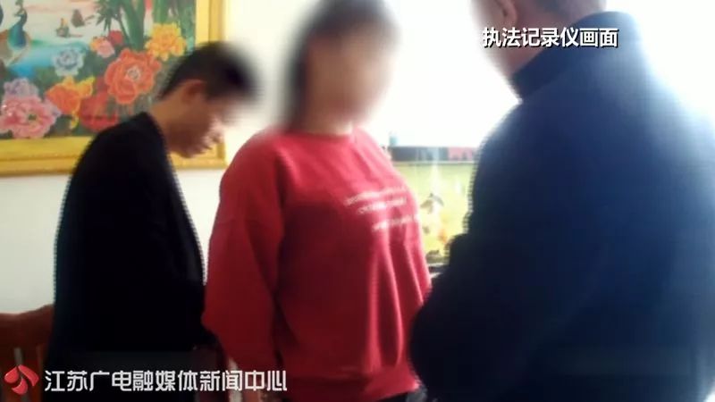 男子订婚后外出打工，女方与他人领证——关于爱情与责任的深度探讨，男子订婚后外出打工引发爱情与责任深度探讨，女方与他人领证背后的故事