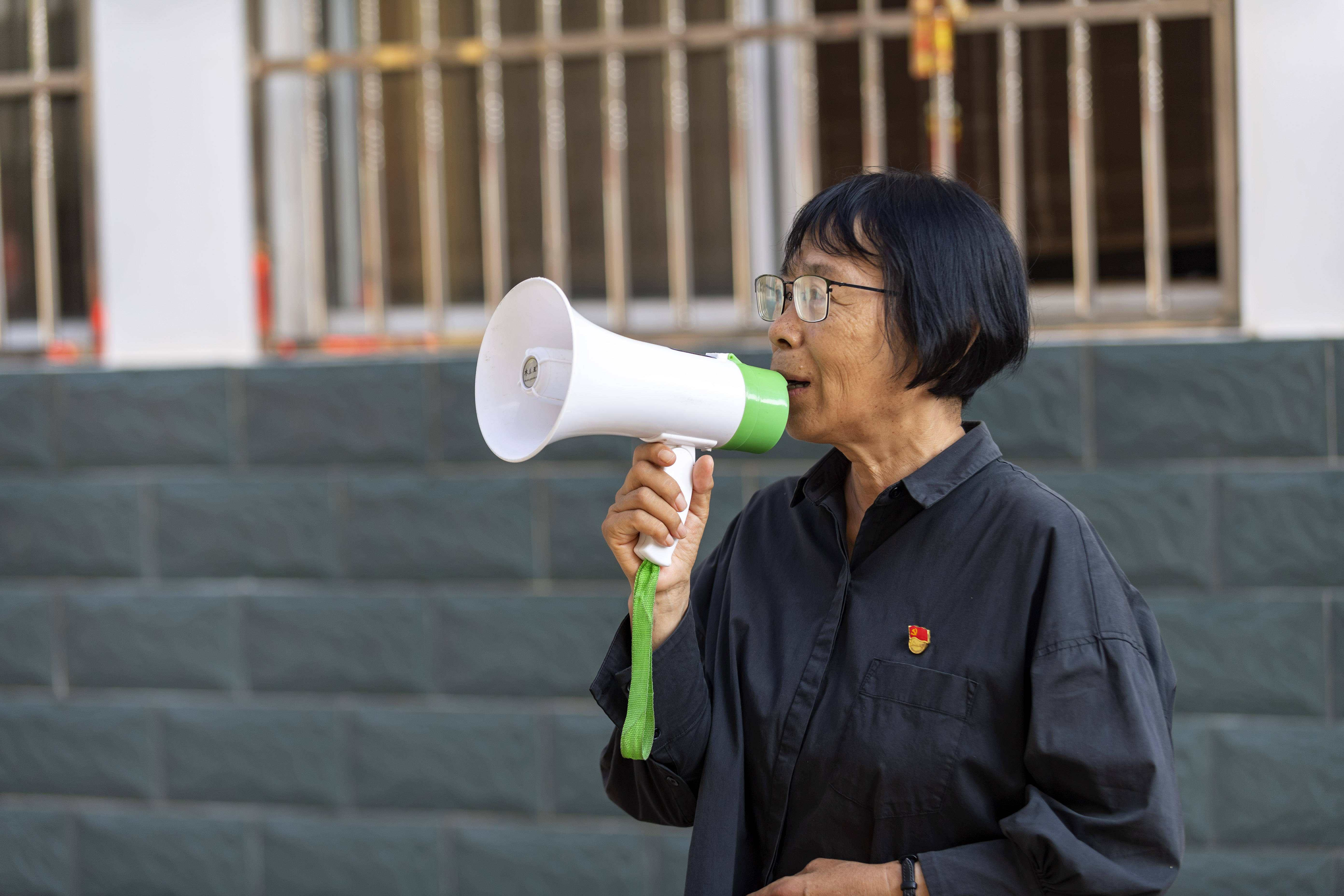 张桂梅校长，教育之光，照亮贫困山区女孩的未来，张桂梅校长，点亮贫困山区女孩的希望之光