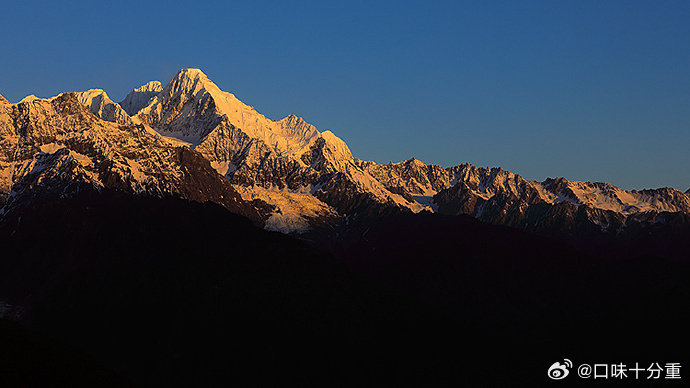 北京门头沟日照金山奇观